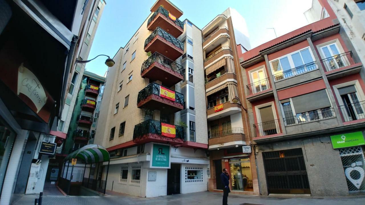 Alojamiento Plaza Chirinos Apartment กอร์โดบา ภายนอก รูปภาพ
